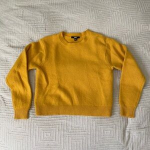 Vintage Women’s Crewneck Crop Sweater in Mustard Yellow 100% wool
